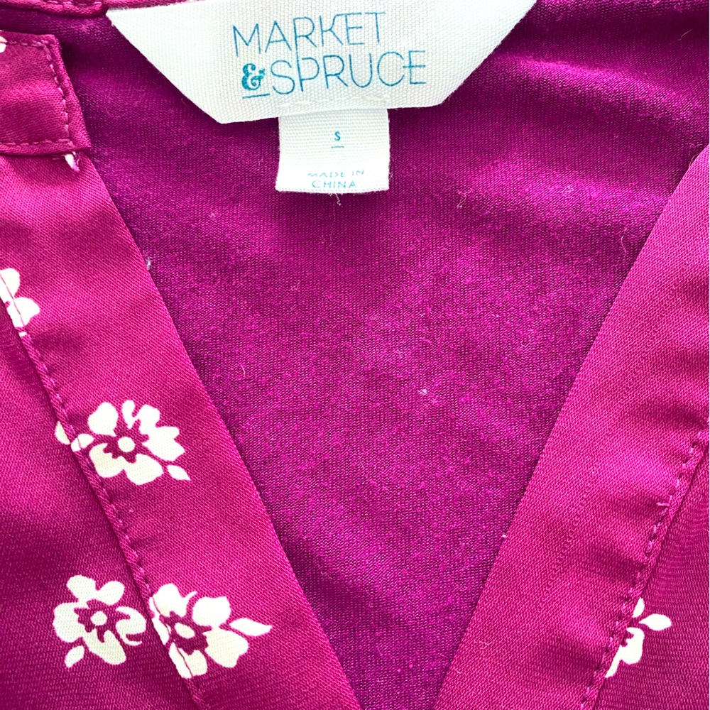 Market & Spruce Gorgeous Magenta Floral Top size Small